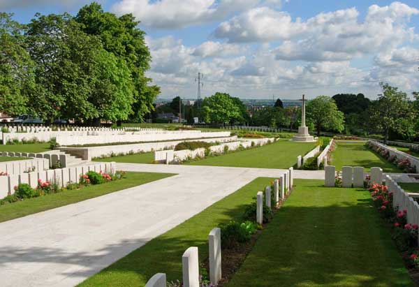 Longuenesse (St Omer) Souvenir Cemetery